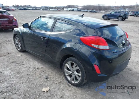 2016 Hyundai Veloster z USA, uszkodzony, nr VIN KMHTC6AD7GU270866